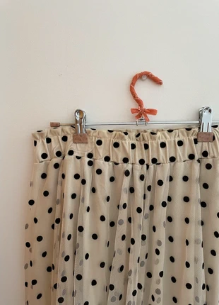 Midi skirt in black and white 🤍 Saia midi com bolinhas preta e branca (creme), marca: Stradivarius, estado: Muito bom, tamanho: M / 38 / 10, €8.00, €9.10 inclui Proteção do Comprador