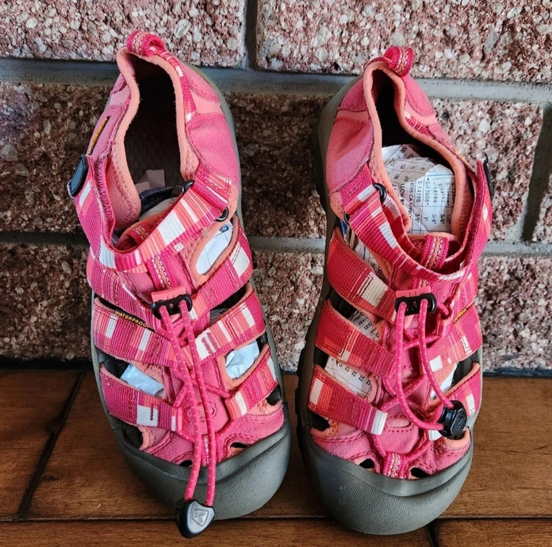 Keen | Bright Pink Newport Sandals 1