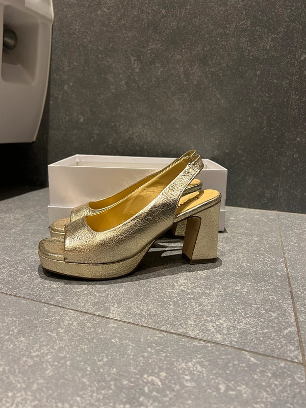 Leuke gouden hakschoenen 3