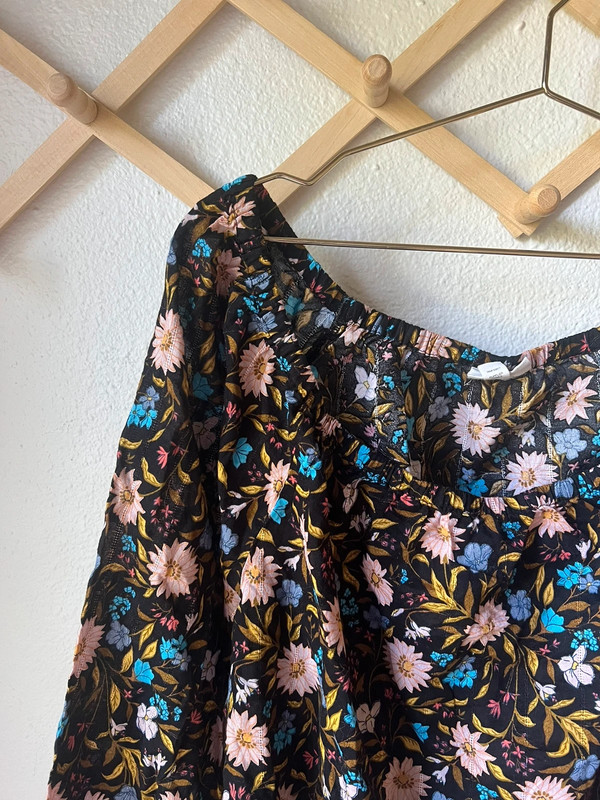 off shoulder floral print top size 0X 4