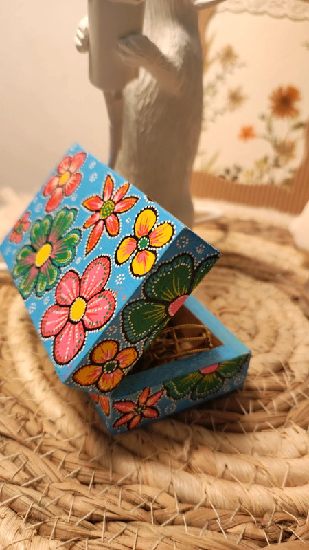 Boîte à bijoux en bois peinte à la main