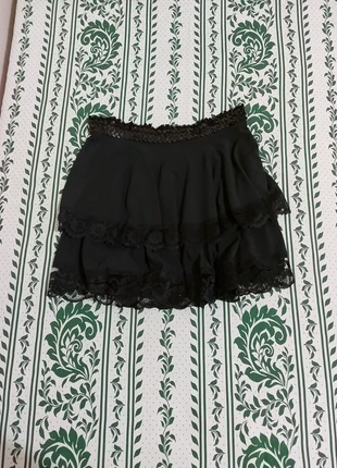 Gonna jupe nera elegante corta a balze in pizzo Rossodisera. Made in Italy, brand: Rossodisera, condizioni: Ottime, taglia: M / IT 42 / EU 38, €10.00, €11.20 include la Protezione acquisti