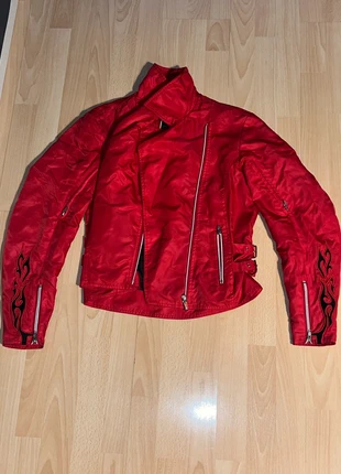 Rote PowerTrip Bikerjacke, merk: power trip, staat: Heel goed, maat: S / 36 / 8, € 35,00, € 37,45 inclusief Kopersbescherming
