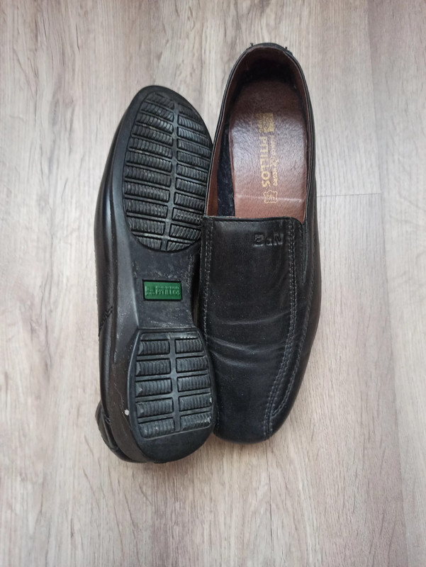 Zapatos negros de piel de la marca Pitillos talla 41 2