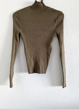 Jersey de Zara verde oliva de canalé ajustado con cuello alto, talla S 36, marca: Zara, estado: Muy bueno, tamaño: S / 36 / 8, 5,00 €, 5,95 € Protección al comprador incluida