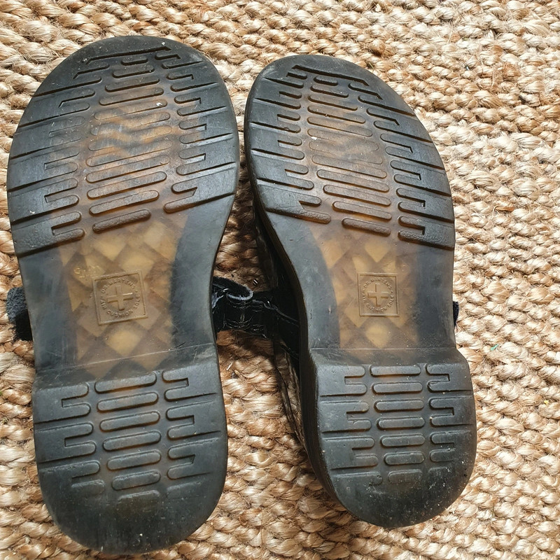 Girls black patent Maccy Dr Martens Mary Jane school shoes. Size 11. Vinted