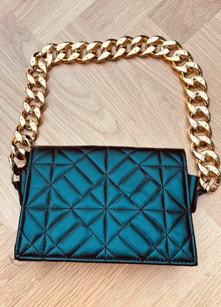 Petit sac noir effet cuir - Shein  Joli petit sac noir à la forme originale, en excellent état, merk: Shein, staat: Nieuw zonder prijskaartje, € 5,00, € 5,95 inclusief Kopersbescherming