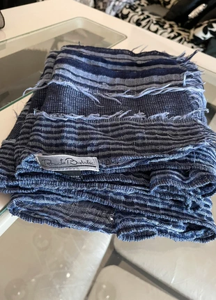 Foulard Renato balestra , marque: Renato Balestra, état: Neuf sans étiquette, 3,00 €, 3,85 € Protection acheteurs incluse