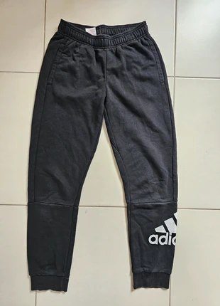 Jogging enfant Adidas / taille 11-12ans, marque: adidas, état: Très bon état, taille: 12 ans / 152 cm, 5,00 €, 5,95 € Protection acheteurs incluse