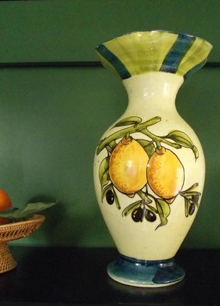 Vase peint main en grès émaillé décor citron 🍋, marke: Vintage, zustand: Sehr gut, 15,00 €, 16,45 € inklusive Vinted-Käuferschutz