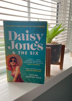 Daisy Jones and the Six book, condition: Good, £2.00, £2.80 includes Buyer Protection