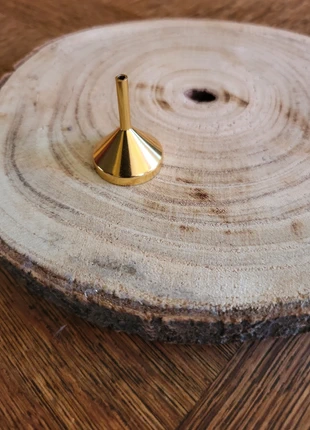 Entonnoir métal doré, marke: Annick Goutal, zustand: Neu, 5,00 €, 5,95 € inklusive Vinted-Käuferschutz