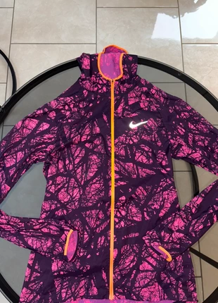 Veste enchanted impossibly light nike run, brand: Nike, condizioni: Ottime, taglia: XS / IT 38 / EU 34, €50.00, €53.20 include la Protezione acquisti