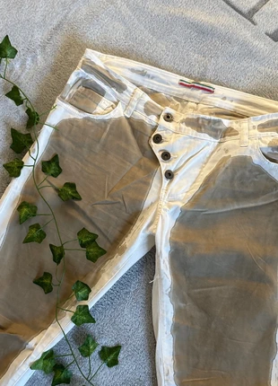 White Jeans with Unique Stained Design, merk: Sonstiges, staat: Heel goed, maat: XL / 42 / 14, € 4,00, € 4,90 inclusief Kopersbescherming