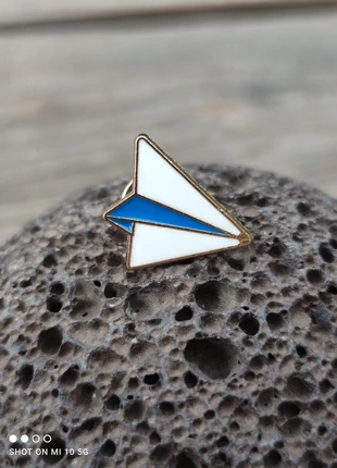 Pin's Avion en Papier, marque: BLANC, état: Très bon état, 3,50 €, 4,38 € Protection acheteurs incluse
