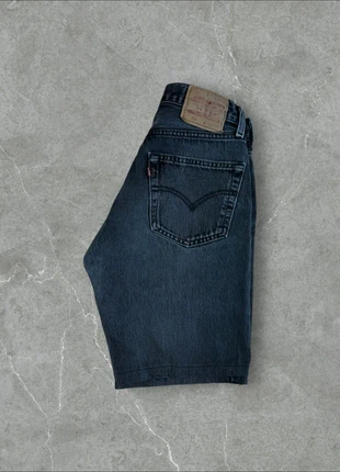 Short en jean Levi’s 501 noir taille M, marque: Levi's, état: Très bon état, taille: M, 22,00 €, 23,80 € Protection acheteurs (Pro) incluse