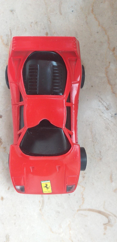 Ferrari F40 rossa degli anni '80 2