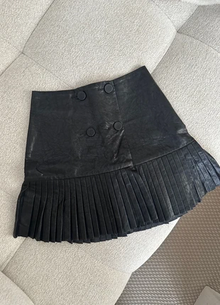 Jupe en similicuir Zara, brand: Zara, condition: Very good, size: XS / 34 / 6, €8.00, €9.10 includes Buyer Protection