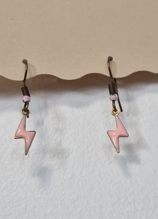Paire de boucles en laiton avec éclair émaillé rose pâle (fait main), marca: Fait Main, estado: Novo sem etiquetas, €3.50, €4.38 inclui Proteção do Comprador
