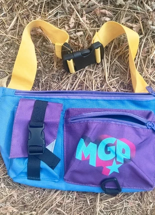 Sac bandoulière type banane MGP 80's soviet Union vintage, marque: Vintage Dressing, état: Très bon état, 25,00 €, 26,95 € Protection acheteurs incluse