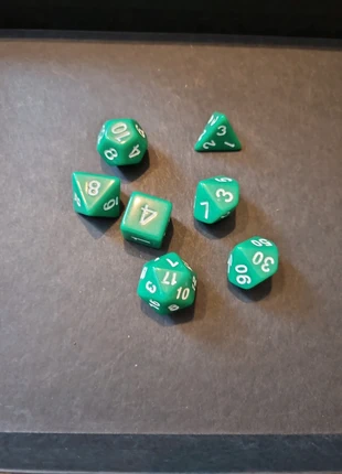 Set van 7 dobbelstenen, basic groen, marque: D&D, état: Très bon état, 6,00 €, 7,00 € Protection acheteurs incluse