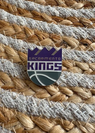 Pins Sacramento Kings 👑💜, état: Très bon état, 5,00 €, 5,95 € Protection acheteurs (Pro) incluse