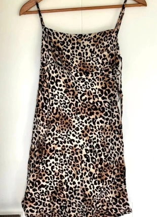 Robe léopard Bershka S imprimé animal tendance soirée été automne rentrée bretelles fines sexy chic, merk: Bershka, staat: Heel goed, maat: S / 36 / 8, € 7,00, € 8,05 inclusief Kopersbescherming