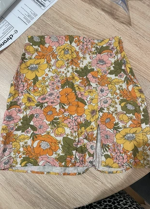 Jupe fleurie pull and bear, marca: Pull & Bear, estado: Muito bom, tamanho: XS / 34 / 6, €5.00, €5.95 inclui Proteção do Comprador