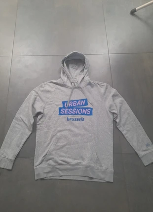 Grijze urban sessions trui (Zelfgeprint), merk: Kariban, staat: Nieuw zonder prijskaartje, maat: XL, € 6,00, € 7,00 inclusief Kopersbescherming