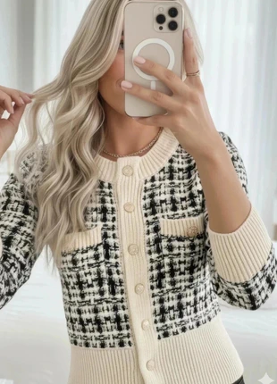 Cardigan tweed beige & noir boutons dorés, merk: Angela paris, staat: Heel goed, maat: S / 36 / 8, € 36,00, € 38,50 inclusief Kopersbescherming