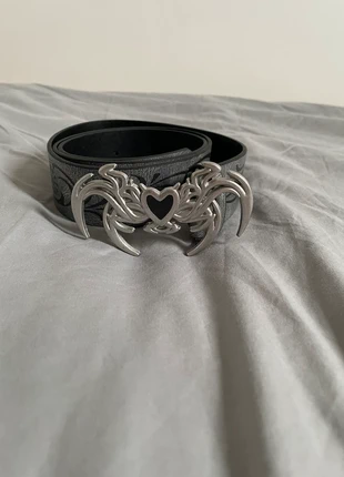 Ceinture grise avec boucle cœur tribal argentée style Y2K, marke: Vintage Dressing, zustand: Neu, größe: 110, 11,00 €, 12,25 € inklusive Vinted-Käuferschutz