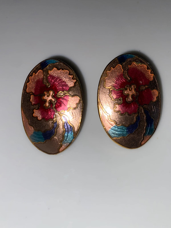 Vintage goldtone metal oval pierced earrings cloisonné type pink red blue flower 3