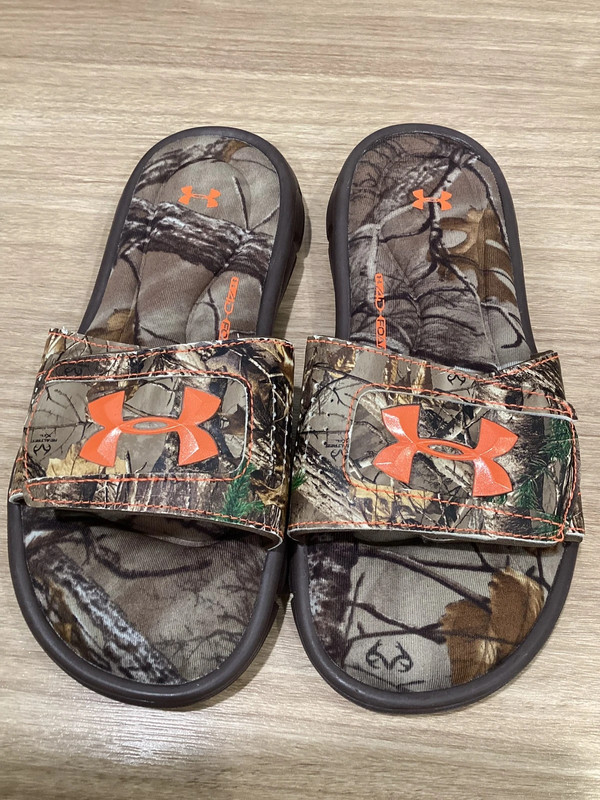 Under Armour foam slides 4y 3