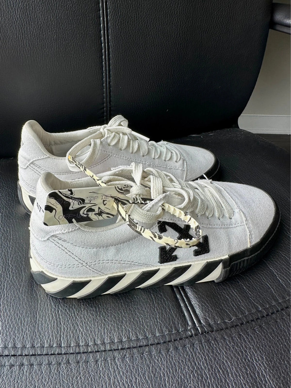 Off White Vulcanized Low Top White Lace up Sneakers with Marble Tag
