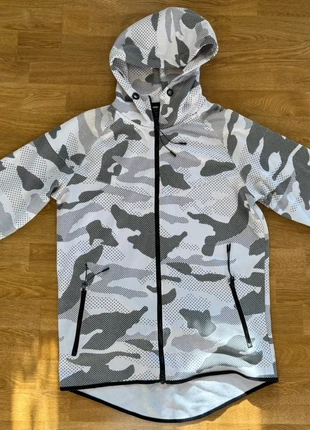 Witte Camouflage Hoodie/Vest valt als een L, marque: Arya Boy, état: Très bon état, taille: L, 11,00 €, 12,25 € Protection acheteurs incluse