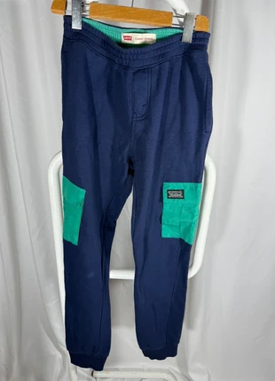Pantalon Levi’s Cargo Jogger garçon – Taille 16 ans / 176 cm, merk: Levi's, staat: Heel goed, maat: 16 jaar / 176 cm, € 20,00, € 21,70 inclusief Kopersbescherming Pro