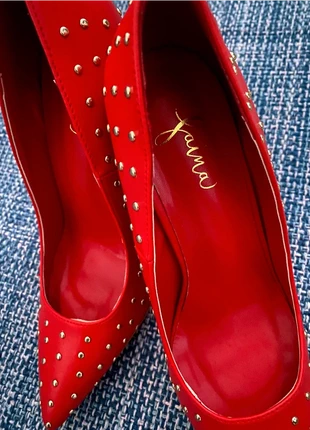 Decolltè rosse borchiette, marke: faina, zustand: Sehr gut, größe: 39, 6,00 €, 7,00 € inklusive Vinted-Käuferschutz