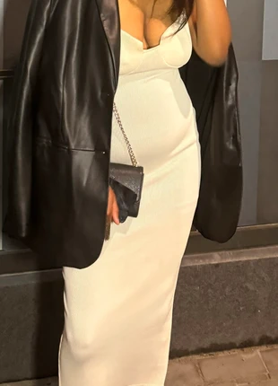 Shape dress crème long, marca: PrettyLittleThing, estado: Novo sem etiquetas, tamanho: M / 38 / 10, €27.00, €29.05 inclui Proteção do Comprador