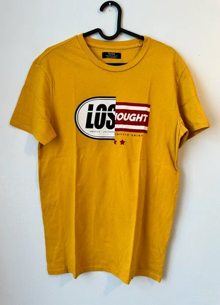 T shirt Bershka couleur moutarde, marque: Bershka, état: Neuf sans étiquette, taille: XS, 3,00 €, 3,85 € Protection acheteurs incluse