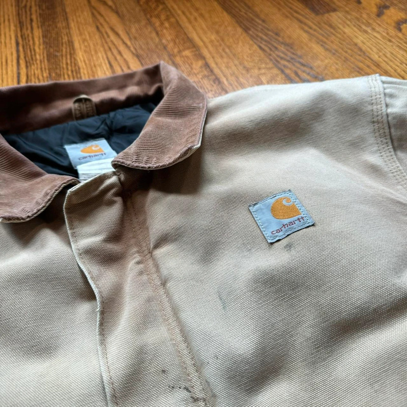 Vintage faded carhartt Detroit jacket 2