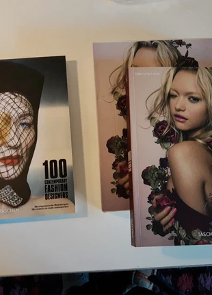 Bundel van 3: set van 2 Taschen boeken in 1 bewaarframe - 100 Contemporary Fashion Designers, staat: Heel goed, € 28,00, € 30,10 inclusief Kopersbescherming