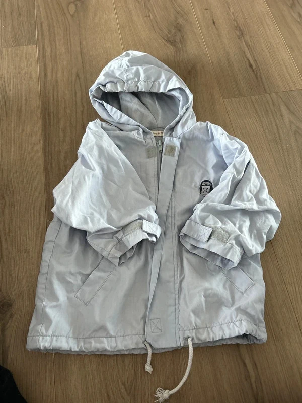 Veste coupe vent avec capuche 2 ans