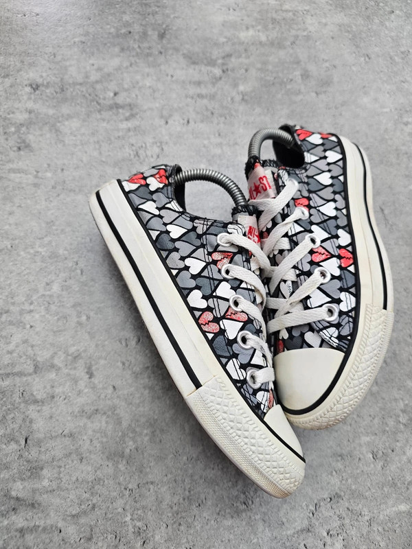 Piekne damskie snekersy trampki Converse w serduszka rozmiar 35