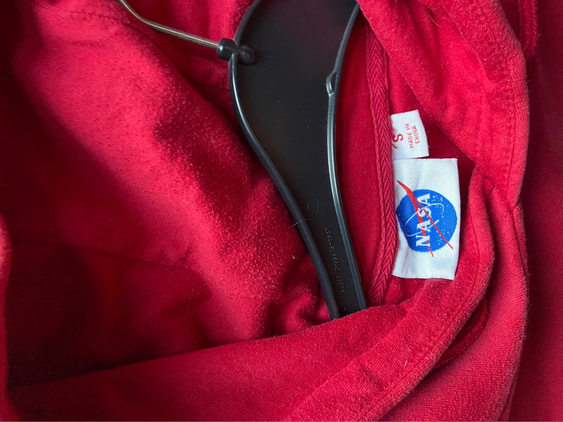 Pull nasa 2024 rouge