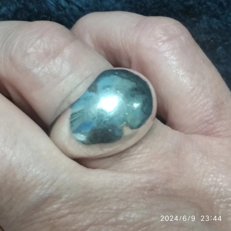 Voluminoso anillo en plata 2