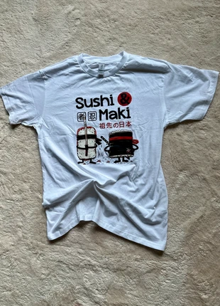 T-shirt blanc, original avec imprimé “Sushi & Maki” façon dessin animé, brand: Vintage dressing-Fashion-Y2K, condition: Very good, size: L, €11.00, €12.25 includes Buyer Protection