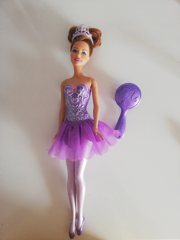 Barbie bailarina morada