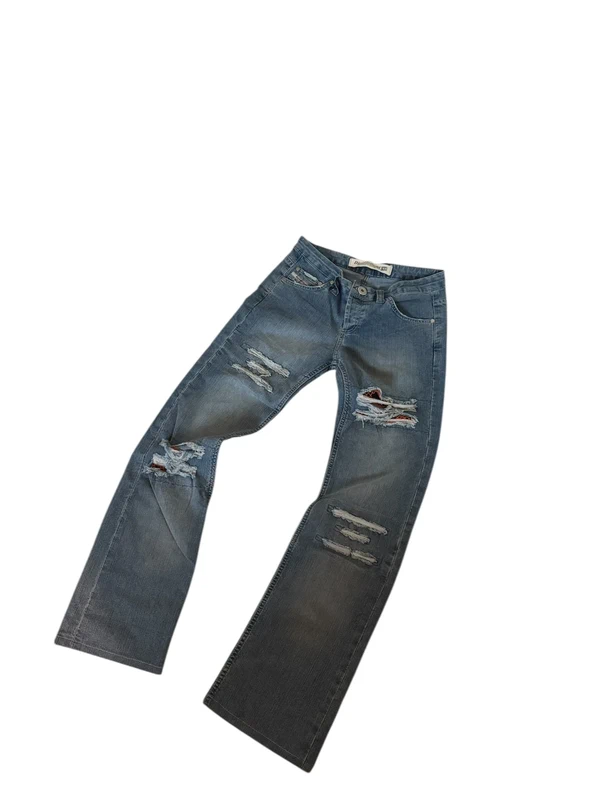 Y2K ripped jeans
