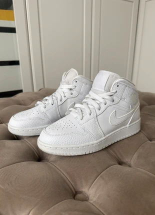 Air Jordan 1 Mid – Originales Blanches Taille 37,5 – Comme Neuves, marque: Jordan, état: Très bon état, taille: 37.5, 70,00 €, 74,20 € Protection acheteurs (Pro) incluse