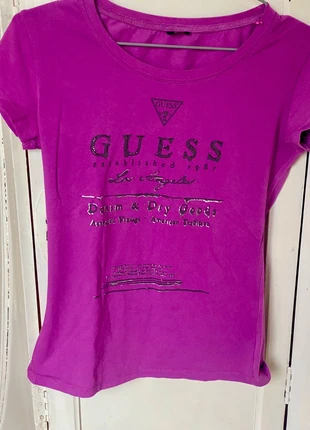 T-shirt violet strass Guess vintage 2000’ y2k, marque: GUESS, état: Bon état, taille: S / 36 / 8, 10,00 €, 11,20 € Protection acheteurs (Pro) incluse